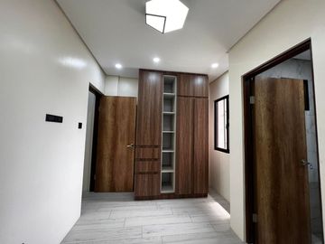 For Sale 4 Storey Modern Townhouse w/ Roofdeck in Kamuning, Q.C. KSA