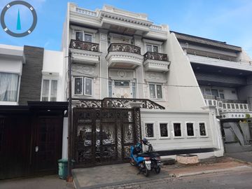 Mewah!! Dijual Rumah 3,5 Lantai Taman Palem Lestari Luas 10X20 Meter Siap Huni