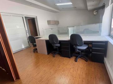 ARRIENDO DIRECTO ESPACIO OFICINA,   figura cesión de  espacios La AGUACATALA, Poblado, Medellín, $8 y $5 millones mensuales.