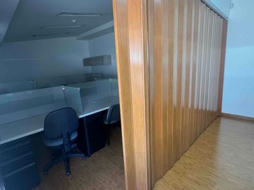 ARRIENDO DIRECTO ESPACIO OFICINA,   figura cesión de  espacios La AGUACATALA, Poblado, Medellín, $8 y $5 millones mensuales.