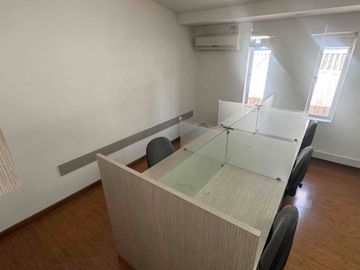 ARRIENDO DIRECTO ESPACIO OFICINA,   figura cesión de  espacios La AGUACATALA, Poblado, Medellín, $8 y $5 millones mensuales.