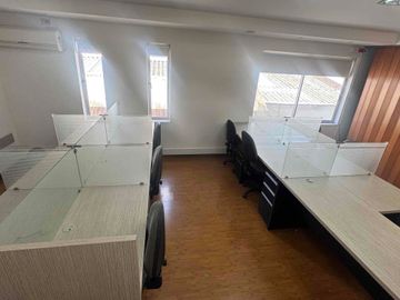 ARRIENDO DIRECTO ESPACIO OFICINA,   figura cesión de  espacios La AGUACATALA, Poblado, Medellín, $8 y $5 millones mensuales.