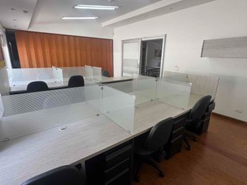 ARRIENDO DIRECTO ESPACIO OFICINA,   figura cesión de  espacios La AGUACATALA, Poblado, Medellín, $8 y $5 millones mensuales.
