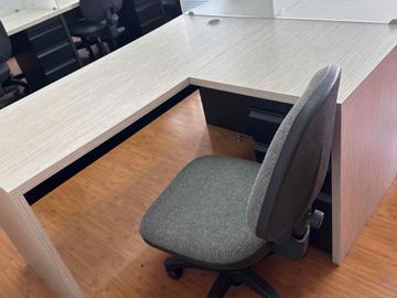 ARRIENDO DIRECTO ESPACIO OFICINA,   figura cesión de  espacios La AGUACATALA, Poblado, Medellín, $8 y $5 millones mensuales.