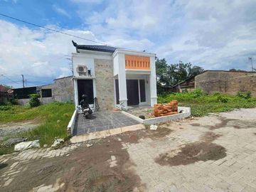 RUMAH DEKT SEKALI KE MANHATTAN MALL LOKASI STRATEGIS MEDAN KOTA
