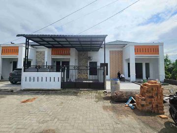 RUMAH DEKT SEKALI KE MANHATTAN MALL LOKASI STRATEGIS MEDAN KOTA