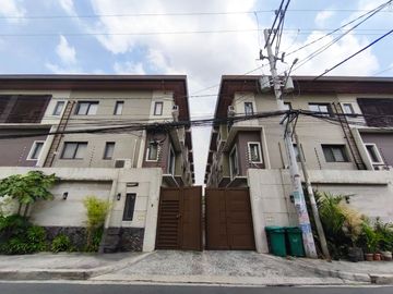 For Sale 3 Storey Townhouse with 3 Bedrooms Located in Brgy Tandang Sora Quezon city-JV2