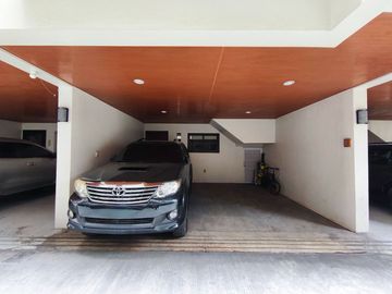 For Sale 3 Storey Townhouse with 3 Bedrooms Located in Brgy Tandang Sora Quezon city-JV2