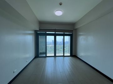 *For Lease: 3-Bedroom Condo at 8 Forbestown Road, BGC