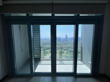 *For Lease: 3-Bedroom Condo at 8 Forbestown Road, BGC
