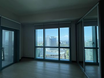 *For Lease: 3-Bedroom Condo at 8 Forbestown Road, BGC