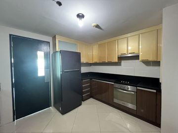 *For Lease: 3-Bedroom Condo at 8 Forbestown Road, BGC