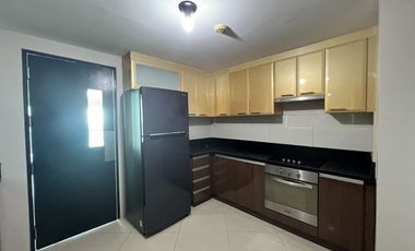 *For Lease: 3-Bedroom Condo at 8 Forbestown Road, BGC