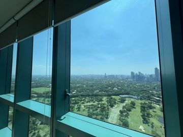 *For Lease: 3-Bedroom Condo at 8 Forbestown Road, BGC