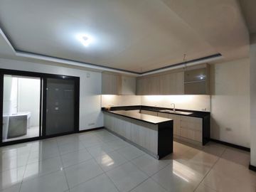 Tandang Sora Gated Townhouse For Sale with 3 Bedrooms and 2 Car Garage near Congressional Avenue Quezon City SD