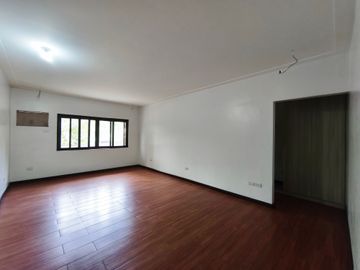 Tandang Sora Gated Townhouse For Sale with 3 Bedrooms and 2 Car Garage near Congressional Avenue Quezon City SD