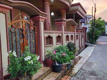 Rumah Megah di pondok pekayon indah 2Kavling nempel 1 Ruko