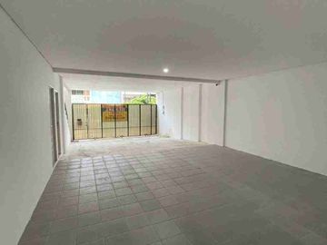 Rumah Mewah Brand New 4 Lantai Full Furnished