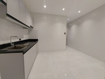 For Sale 3 Storey Modern Townhouse in Sangandaan Project 8, Q.C. KSA