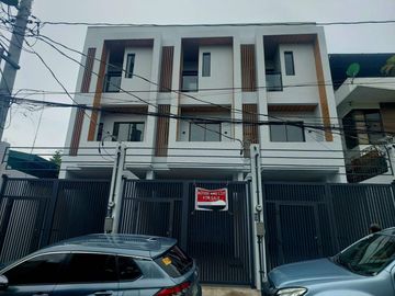For Sale 3 Storey Modern Townhouse in Sangandaan Project 8, Q.C. KSA