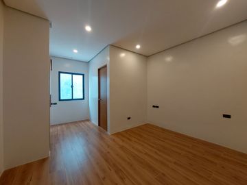 For Sale 3 Storey Modern Townhouse in Sangandaan Project 8, Q.C. KSA
