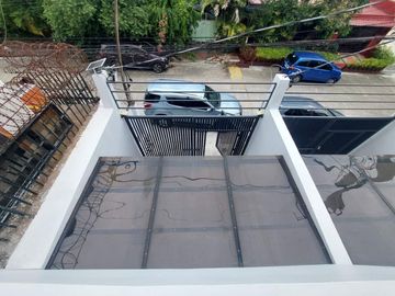 For Sale 3 Storey Modern Townhouse in Sangandaan Project 8, Q.C. KSA