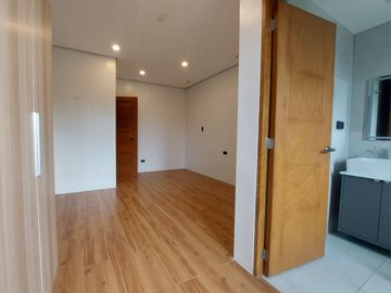 For Sale 3 Storey Modern Townhouse in Sangandaan Project 8, Q.C. KSA