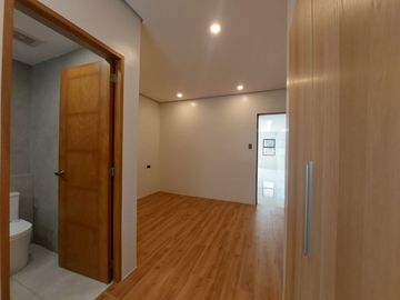 For Sale 3 Storey Modern Townhouse in Sangandaan Project 8, Q.C. KSA