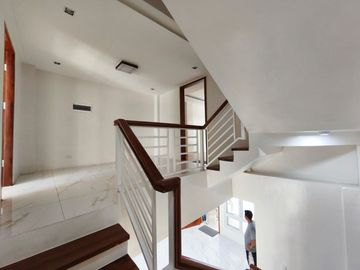 For Sale 3 Storey Modern Townhouse in Bahay Toro Project 8, Q.C. KSA