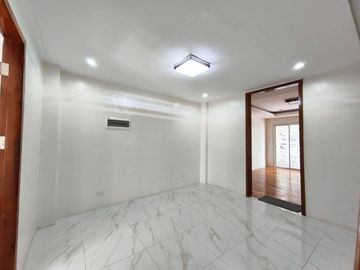 For Sale 3 Storey Modern Townhouse in Bahay Toro Project 8, Q.C. KSA