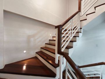 For Sale 3 Storey Modern Townhouse in Bahay Toro Project 8, Q.C. KSA