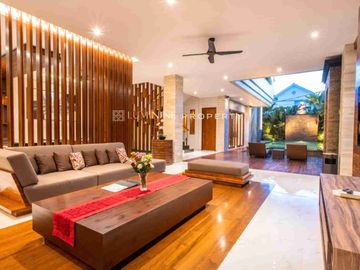 VILLA CANTIK LOKASI SANGAT BAGUS DI JIMBARAN - KUTA SELATAN,  BALI