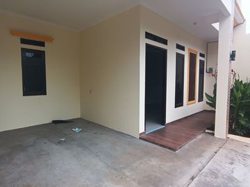 757 Townhouse Super Strategis 2 Lt Dekat Pinggir Jalan Raya di Pinang