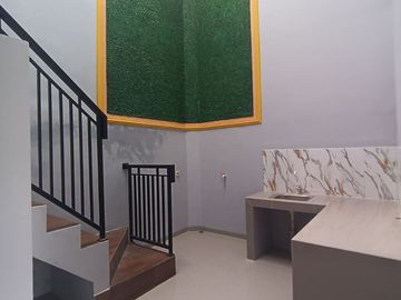 757 Townhouse Super Strategis 2 Lt Dekat Pinggir Jalan Raya di Pinang