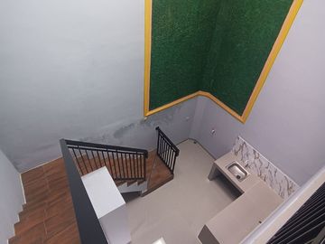 757 Townhouse Super Strategis 2 Lt Dekat Pinggir Jalan Raya di Pinang