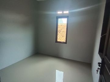 757 Townhouse Super Strategis 2 Lt Dekat Pinggir Jalan Raya di Pinang