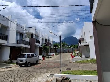 UNIT READY STOCK 2 LANTAI POSISI HOOK NOL JALAN KOTA WISATA BATU