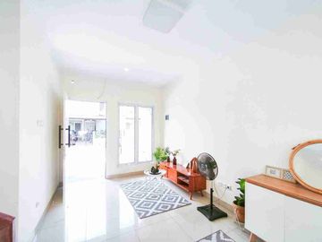 DIJUAL RUMAH CANTIK 2 LANTAI SIAP HUNI DI BUKITGOLF RIVERSIDE CIBUBUR