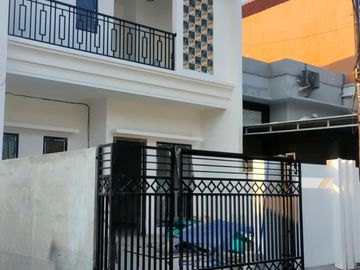 Dijual Cepat Rumah 2 Lantai di Harapan Indah, Bekasi, Strategis, Bebas Banjir
