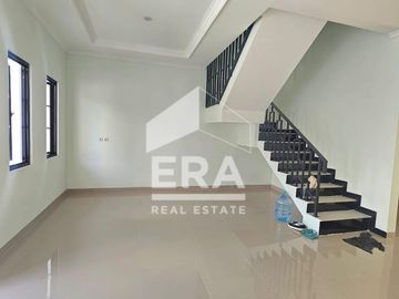 Dijual Cepat Rumah 2 Lantai di Harapan Indah, Bekasi, Strategis, Bebas Banjir