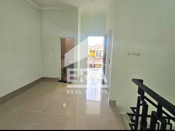 Dijual Cepat Rumah 2 Lantai di Harapan Indah, Bekasi, Strategis, Bebas Banjir