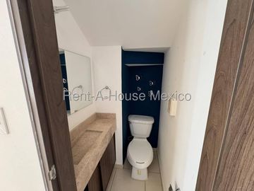 Casa en Venta  Altamira Diamante, Precio Competitivo, 2 rec, 2.5 baños jardín privado, casi frente a HEB Mirador