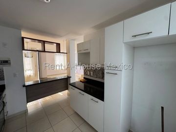 Casa en Venta  Altamira Diamante, Precio Competitivo, 2 rec, 2.5 baños jardín privado, casi frente a HEB Mirador
