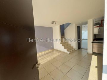 Casa en Venta  Altamira Diamante, Precio Competitivo, 2 rec, 2.5 baños jardín privado, casi frente a HEB Mirador