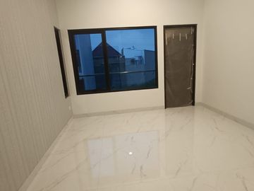 Rumah Baru Modern 2 Lantai Siap Huni di Singgasana Pradana
