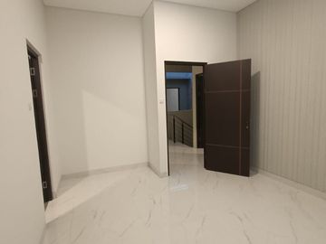 Rumah Baru Modern 2 Lantai Siap Huni di Singgasana Pradana