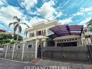 RUMAH HOOK BANGUNAN MODERN DI GUDANG PELURU - TEBET JAKSEL