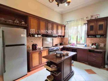 RUMAH HOOK BANGUNAN MODERN DI GUDANG PELURU - TEBET JAKSEL