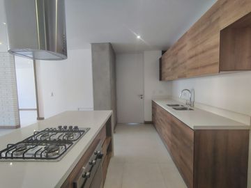 Apartamento en Arriendo en Ciudad del Rio, Poblado Medellín Antioquia
