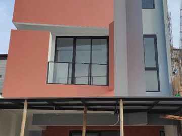 RUMAH MURAH MEWAH 3 LANTAI SIAP HUNI BISA CASH ATAU KPR TANPA DP BINTARA JAYA BEKASI  BARAT
